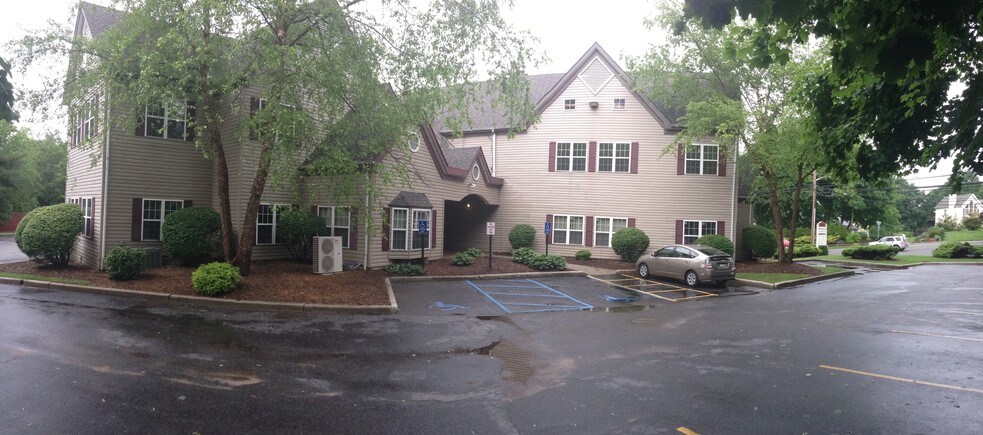 More Photos Of 28 N Country Rd, Mount Sinai Medical For Lease