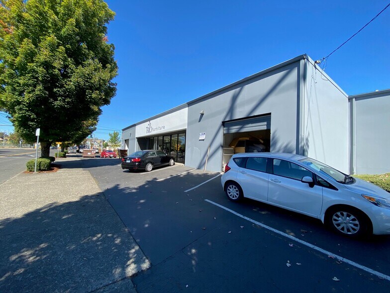 More Photos Of 2502-2530 SE 8th Ave, Portland Warehouse For Lease
