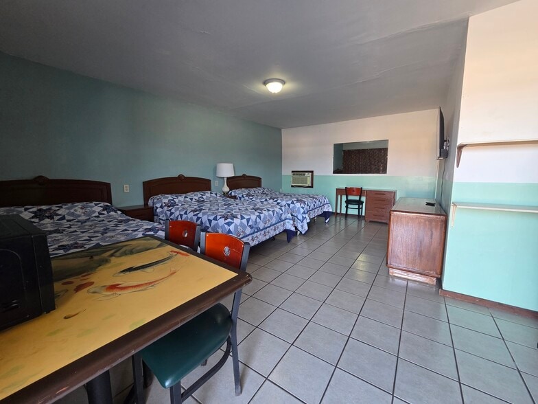 More Photos Of 1207 W Main St, Port Lavaca Hotel For Sale