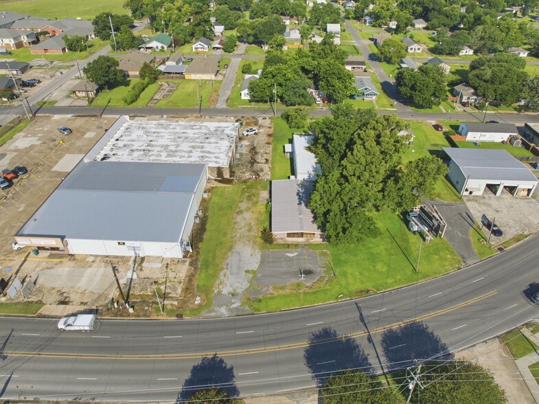 More Photos Of 1315 Ruth St, Sulphur Office For Lease