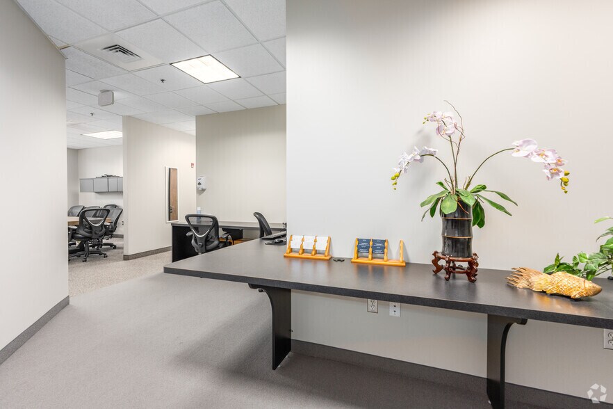 More Photos Of 7230 Lee Deforest Dr, Columbia Office For Sale