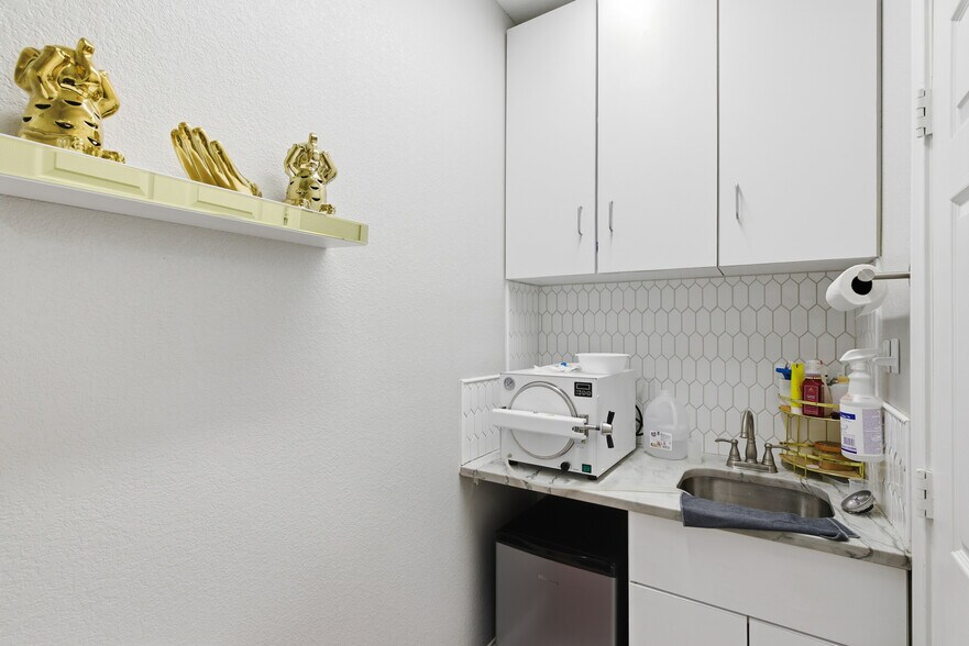 More Photos Of 901 W Wall St, Grapevine Medical For Lease