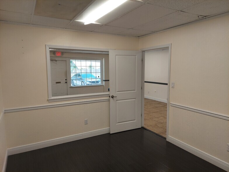 More Photos Of 180 E Burgess Rd, Pensacola Office For Lease