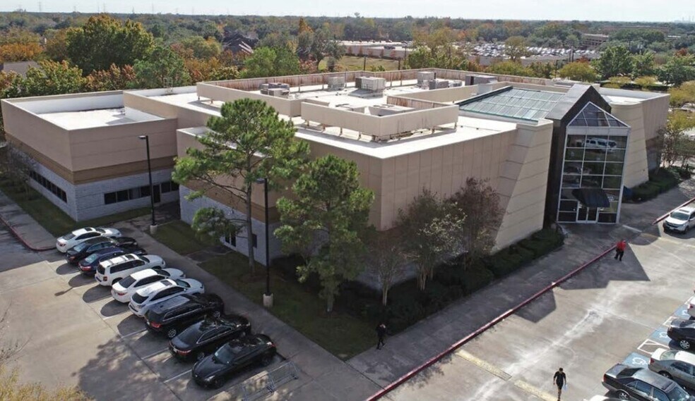 More Photos Of 14111 Southwest Fwy, Sugar Land Health Club For Lease