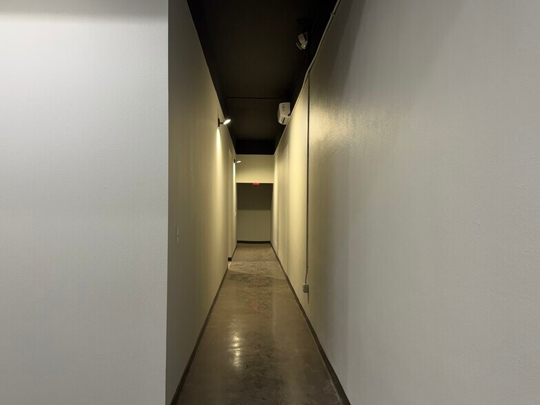 More Photos Of 513 N Lee Ave, Odessa Office For Lease