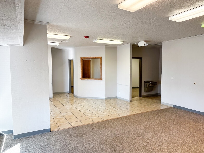 More Photos Of 2411 Heritage Trl, Enid Office For Sale
