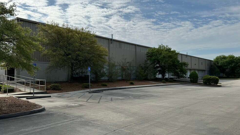 More Photos Of 231 Bourne Blvd, Savannah Warehouse For Lease