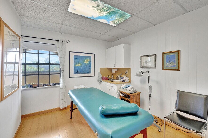 More Photos Of 2889 10th Ave N, Lake Worth Medical For Lease