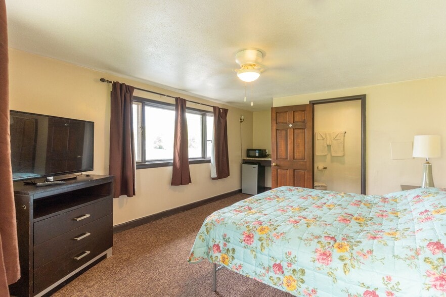 More Photos Of 5318 Youngstown Warren Rd, Niles Hotel For Sale