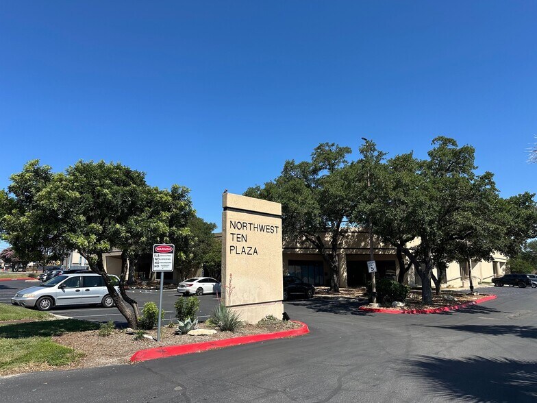 More Photos Of 459-599 Spencer Ln, San Antonio Unknown For Lease