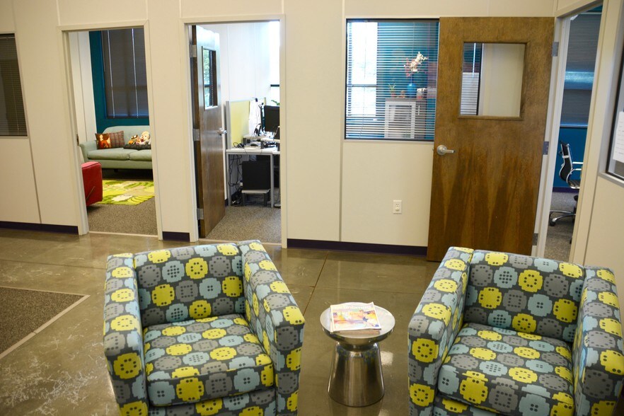 More Photos Of 101 Cosgrove Hill Ave, Chapel Hill Medical For Sale