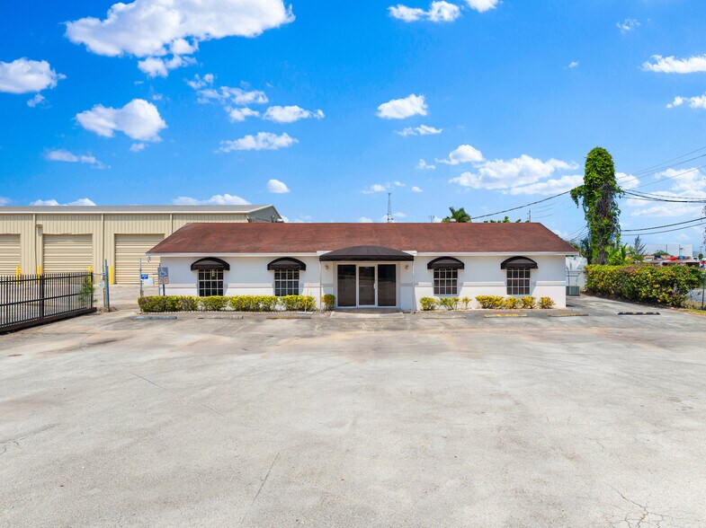 More Photos Of 10890 NW South River Dr, Medley Land For Lease