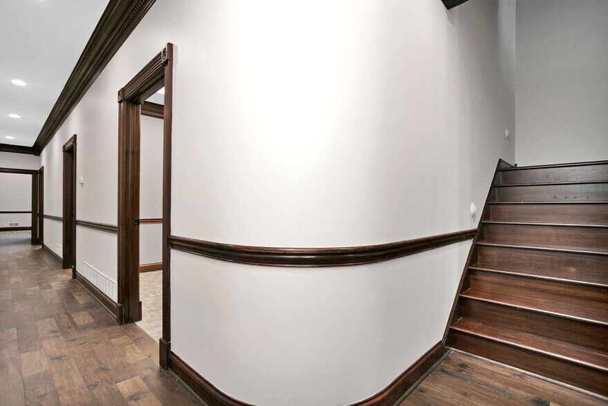 More Photos Of 103 W Main St, Lebanon Office Residential For Lease