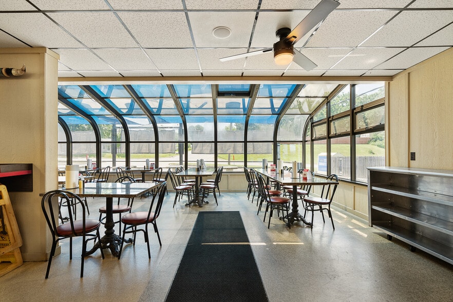 More Photos Of 2117 S 34th St, Kansas City Restaurant For Sale