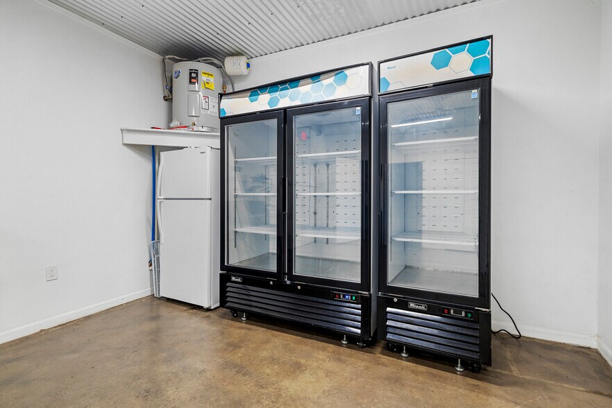 More Photos Of 207 N Henderson Blvd, Kilgore Storefront For Lease