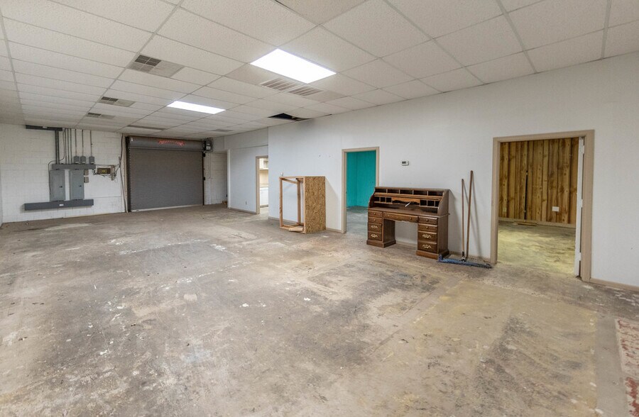 More Photos Of 4615-4617 50th St, Lubbock Freestanding For Sale