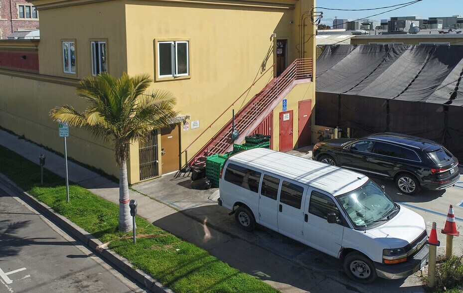 More Photos Of 9060 W Pico Blvd, Los Angeles Restaurant For Lease