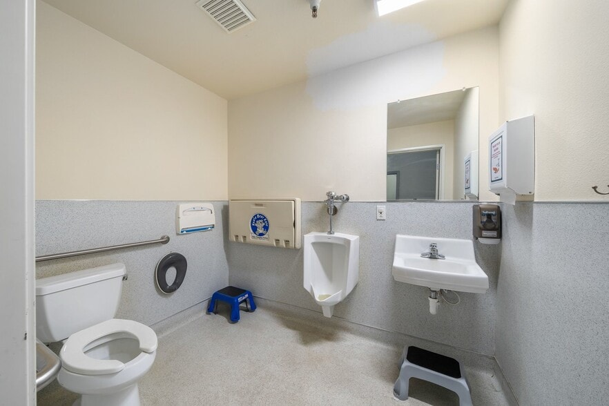 More Photos Of 2200 Golden Hill Rd, Paso Robles Warehouse For Sale