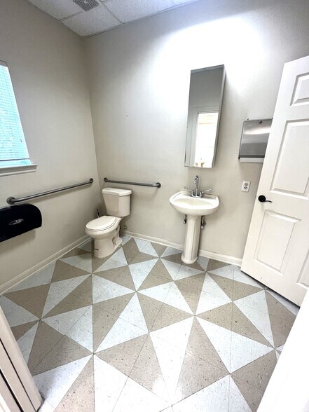 More Photos Of 22028 Highland Knolls Dr, Katy Medical For Sale
