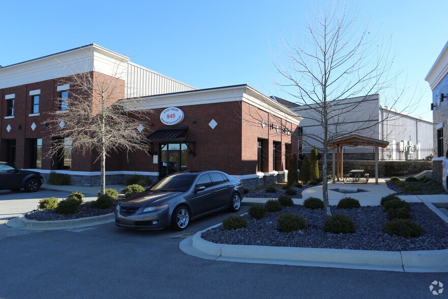 Primary Photo Of 943-945 E Main St, Lexington Office For Lease