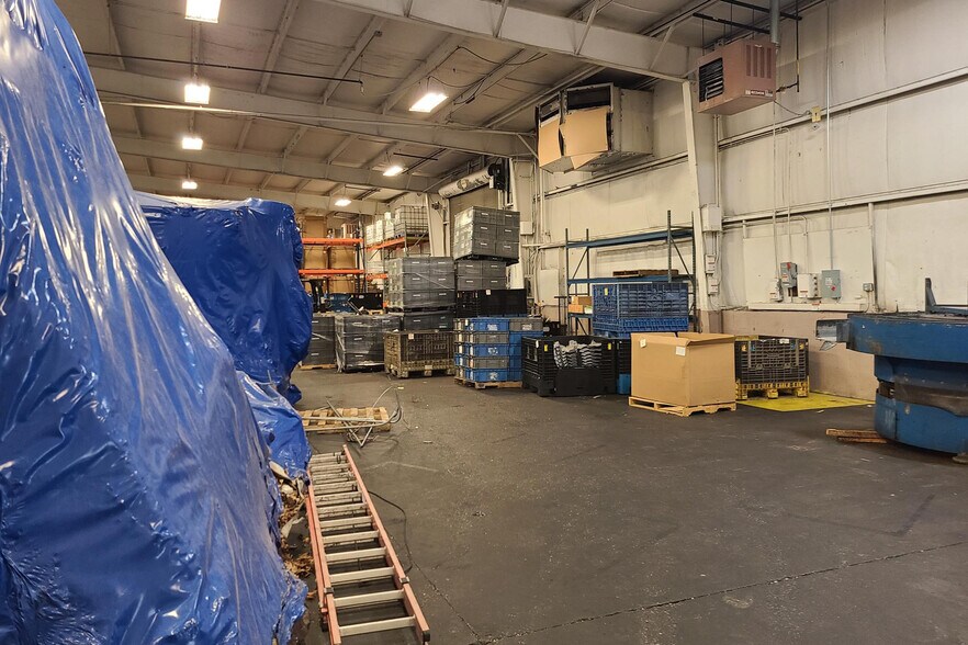 More Photos Of 1985 E Laketon Ave, Muskegon Manufacturing For Lease