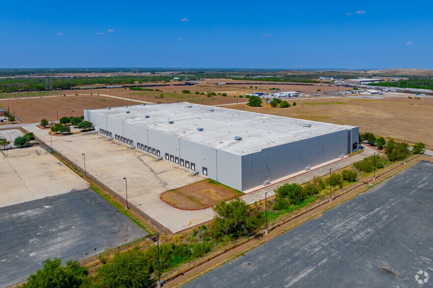 More Photos Of 10120 Fischer Rd, Von Ormy Distribution For Sale