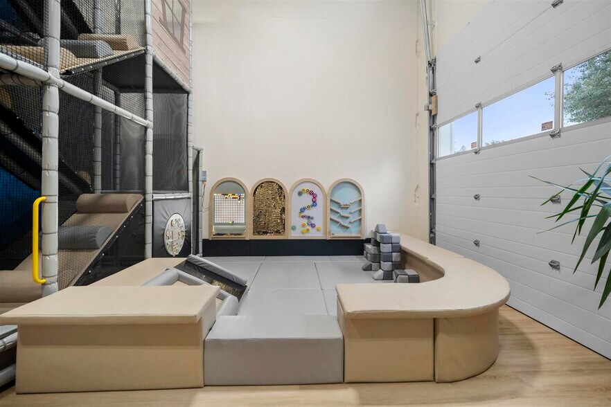 More Photos Of 19748A 86th Av, Langley Warehouse For Sale