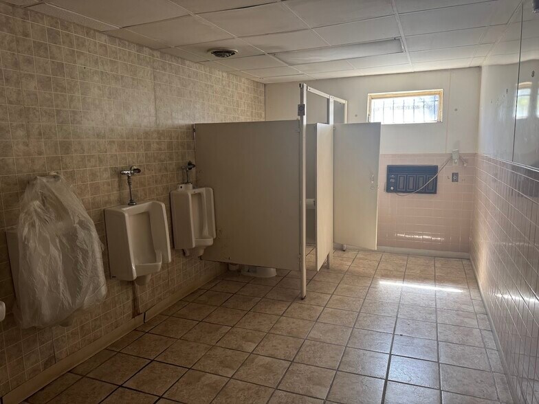 More Photos Of 534 S Beltline Blvd, Columbia Flex For Sale