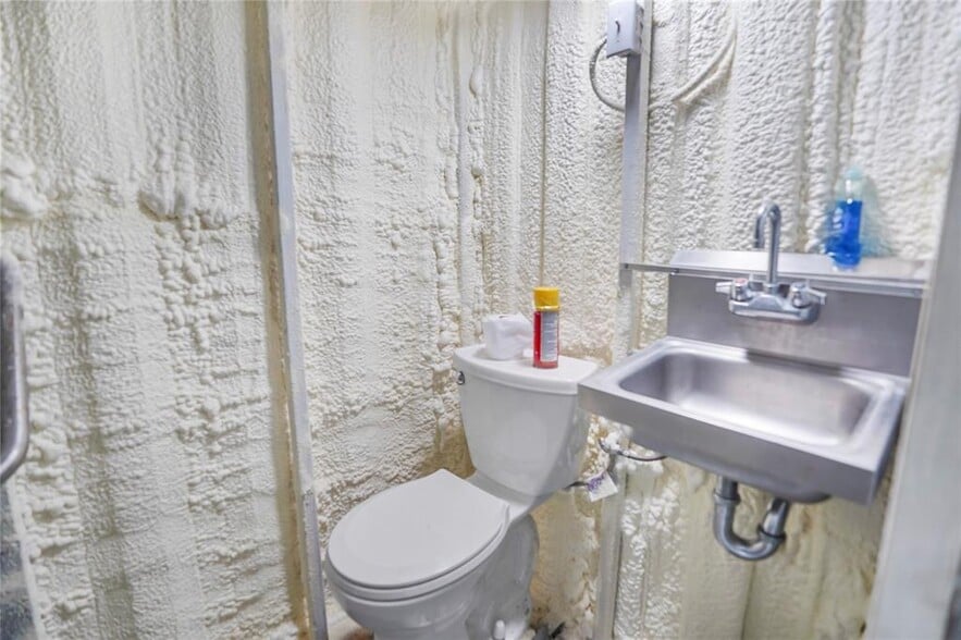 More Photos Of 13338 Elderberry Ln, Houston Industrial For Lease