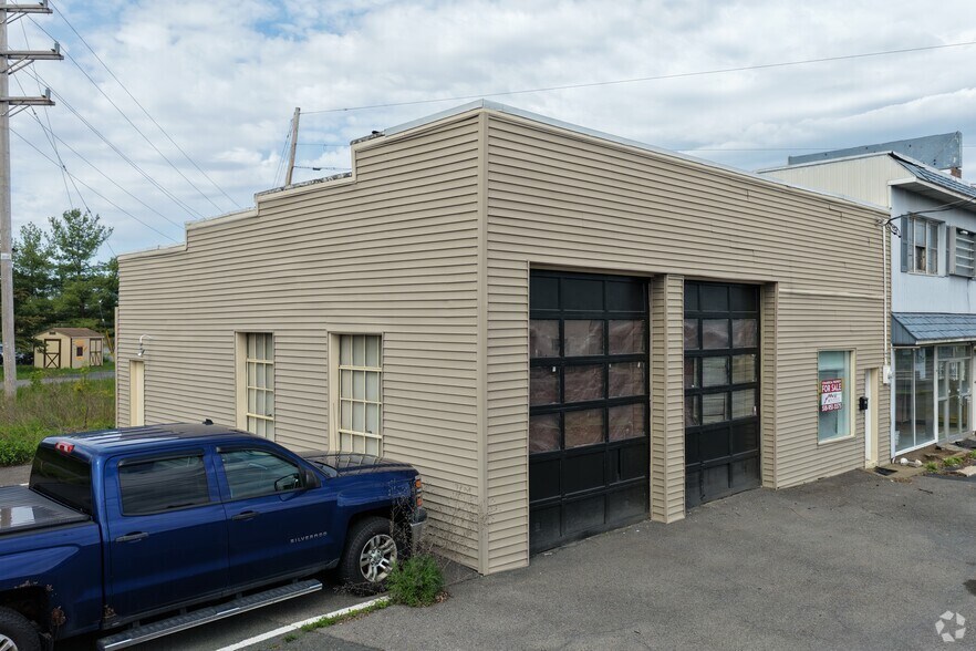 More Photos Of 178 Columbia Tpke, Rensselaer Auto Repair For Sale