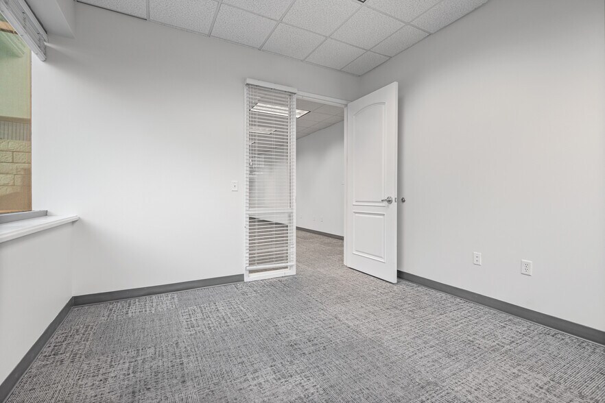 More Photos Of 1365 W Business Park Dr, Orem Office For Lease