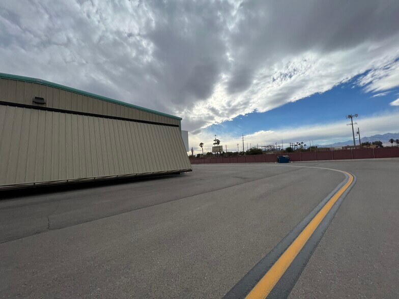 More Photos Of 2730 Airport Dr, North Las Vegas Airplane Hangar For Sale