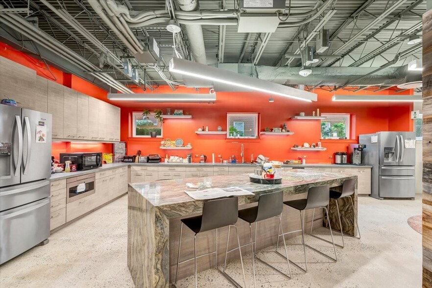 More Photos Of 4220 King St, Alexandria Office For Sale