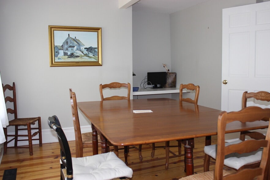 More Photos Of 88 Bradley Rd, Woodbridge Office For Sale