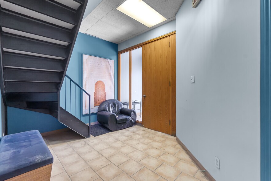 More Photos Of 9170 Boul Maurice-Duplessis, Montréal Warehouse For Lease