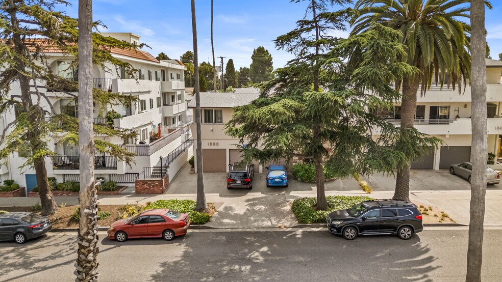 More Photos Of 1050 12th St, Santa Monica Apartments For Sale