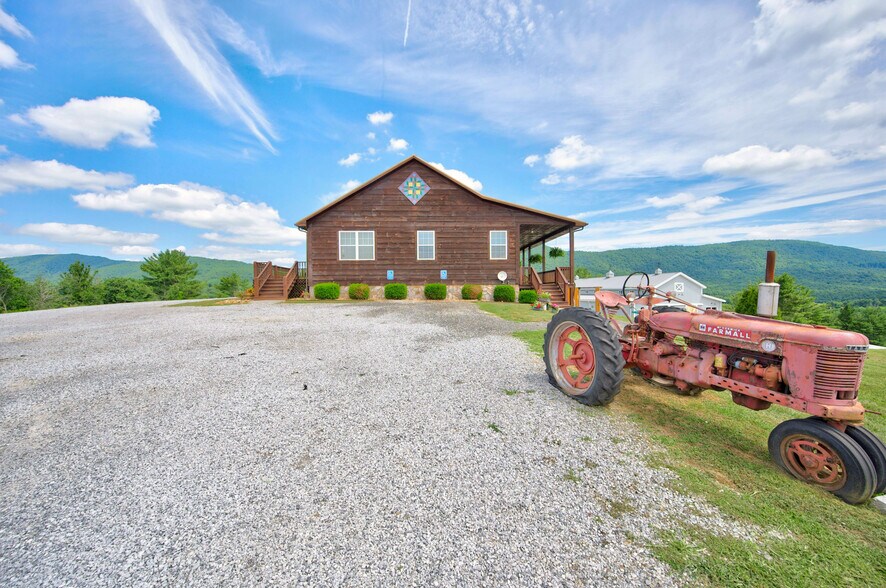 More Photos Of 639 Wagon Wheel Rd, Elk Creek Lodge Meeting Hall For Sale