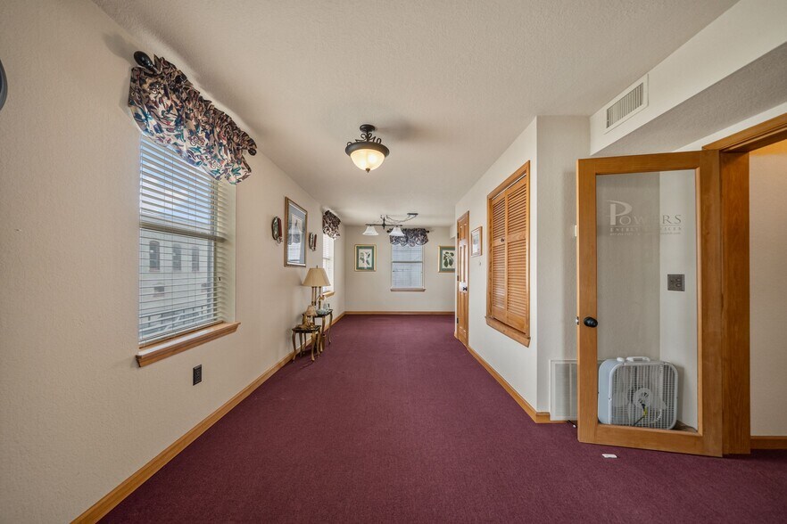 More Photos Of 104 N 3rd St, Heber Springs Office For Sale