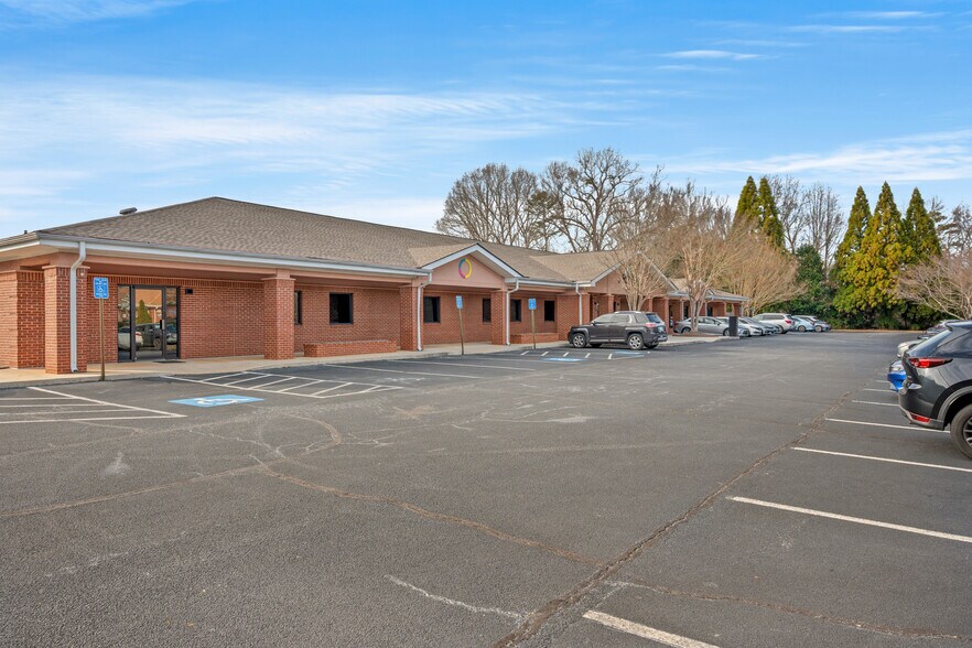 More Photos Of 2415 Wall St SE, Conyers Medical For Sale