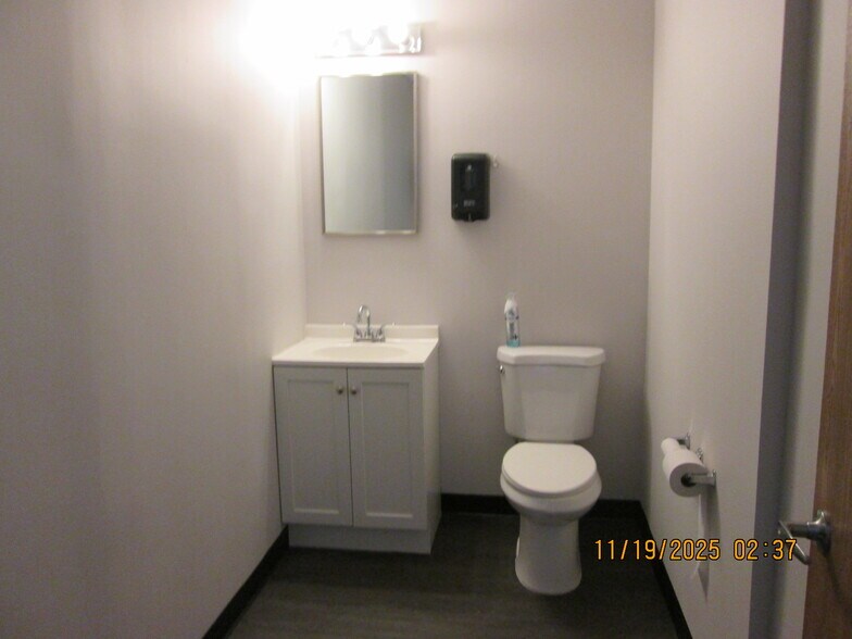 More Photos Of 33 W Higgins Rd, South Barrington Office For Lease