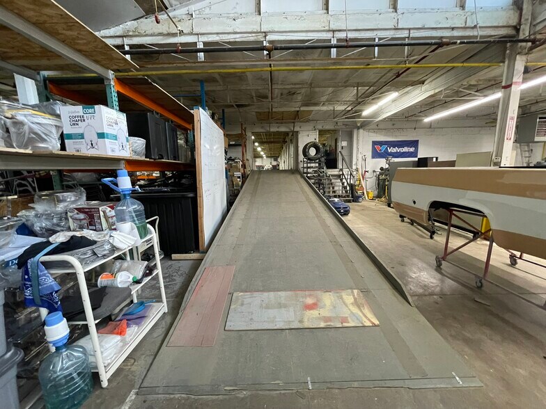 More Photos Of 1600-1660 Pleasant St, Dekalb Manufacturing For Lease
