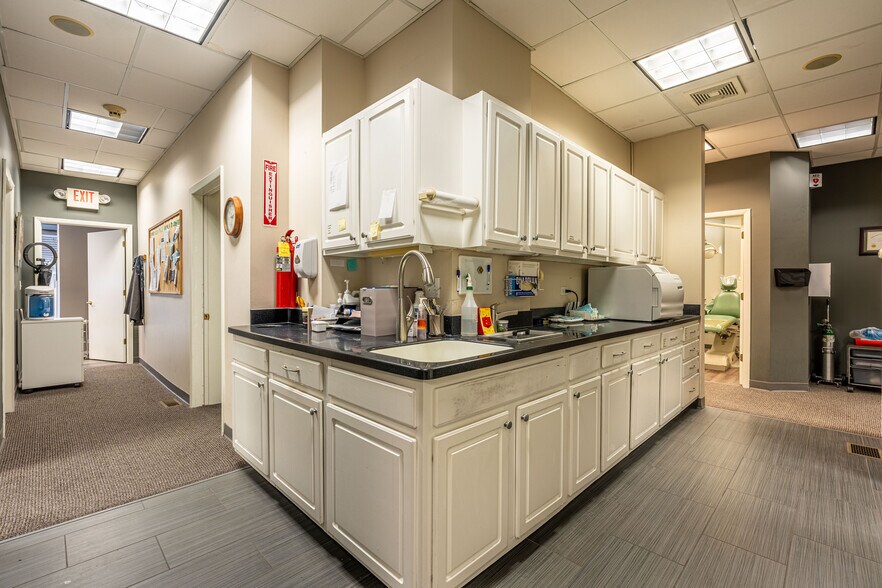 More Photos Of 3302 Grove Ave, Berwyn Medical For Lease