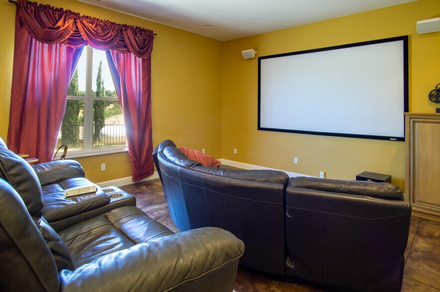 More Photos Of 7071 Ridge Road, Newcastle Winery Vineyard For Sale