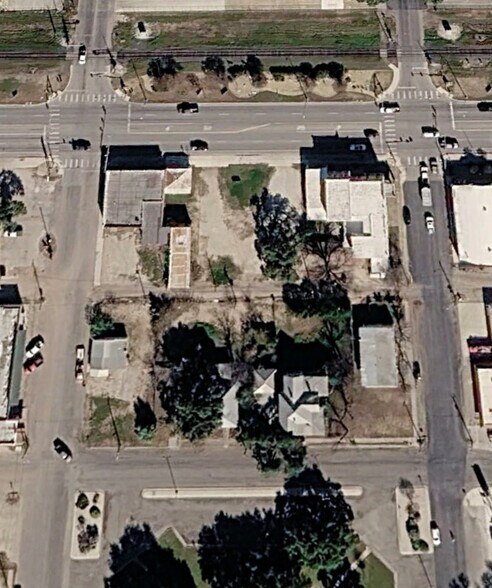 More Photos Of 1907 Avenue M, Hondo Storefront For Sale