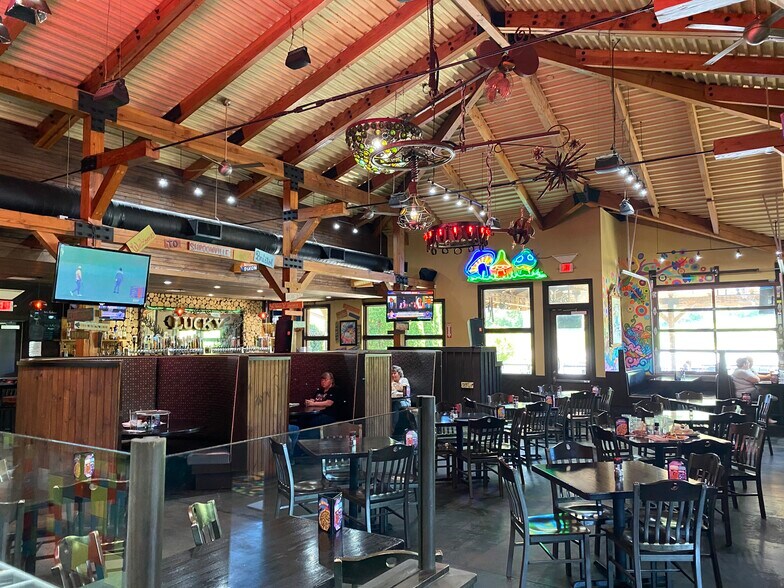 More Photos Of 5100 Lee Hwy, Bristol Restaurant For Lease