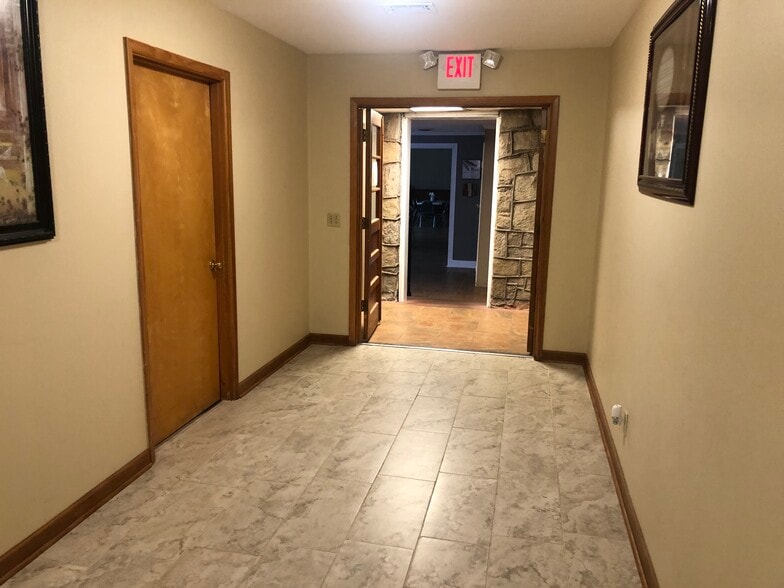 More Photos Of 495 Perry St, Lawrenceville Religious Facility For Lease