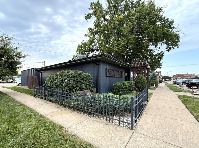 More Photos Of 421 N Spruce St, Abilene Freestanding For Sale
