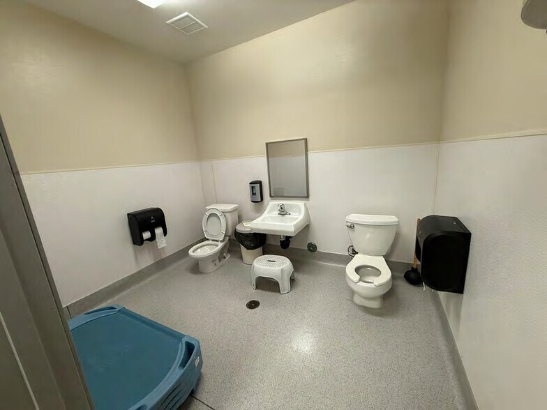 More Photos Of 3791 Oceanic Way, Oceanside Daycare Center For Lease