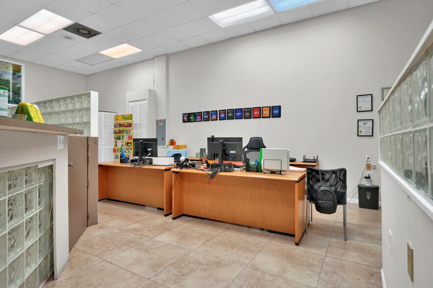 More Photos Of 3347 NW 74th Ave, Miami Warehouse For Sale