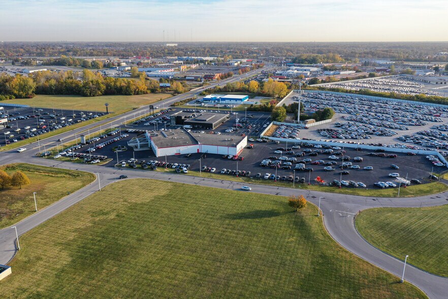 More Photos Of 5303 W Pike Plaza Rd, Indianapolis Auto Dealership For Lease